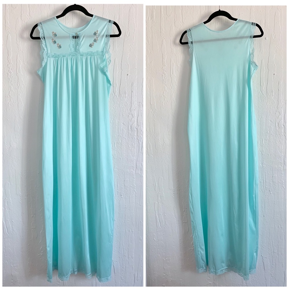 Vintage Blue Babydoll Nightgown w Lace & Flowers